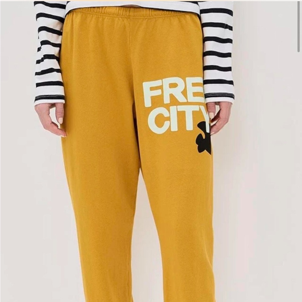 freecity Yellow sweats